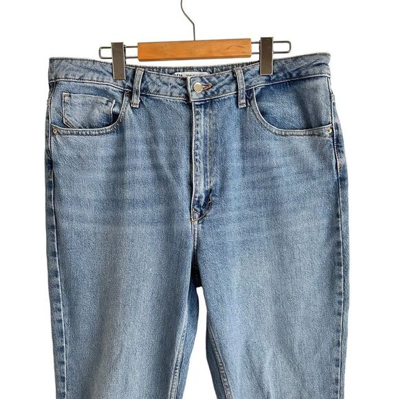 Zara High Rise Straight Leg Split Seam Distressed Light Wash Jeans Size 12 - Picture 3 of 7